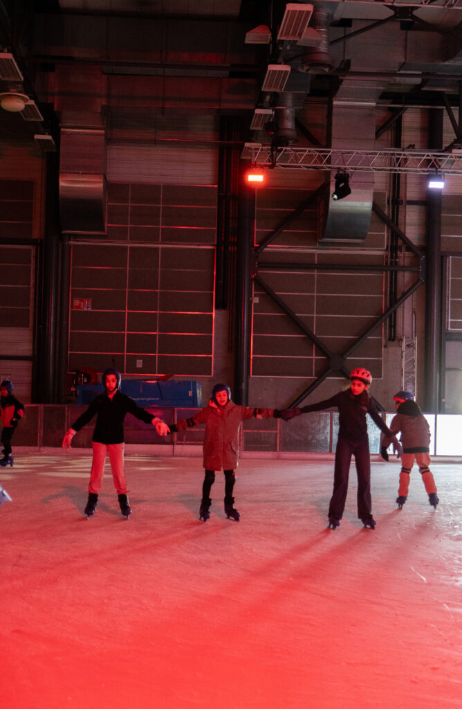 Les écoles profitent une dernière fois de la patinoire d’Autun