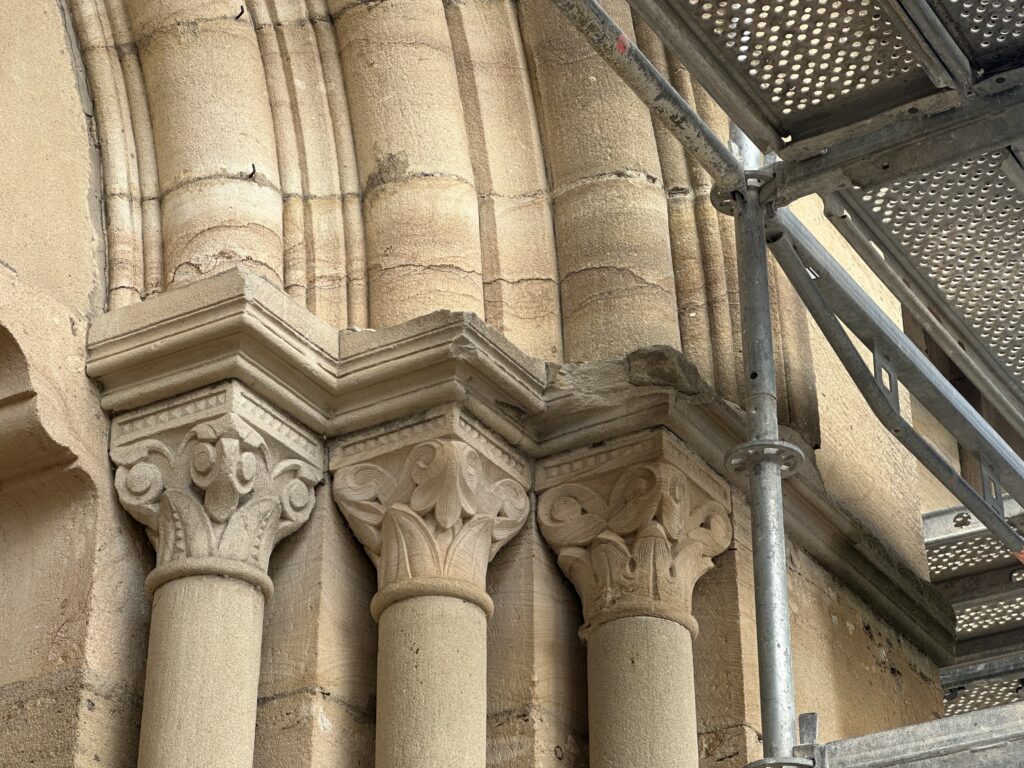 Travaux de restauration de la façade de l'Église Saint-Jean