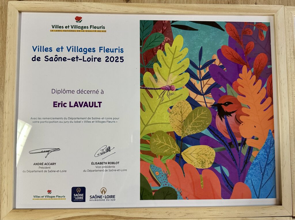 Diplôme Villes et Villages Fleuris décerné à Éric Lavault
