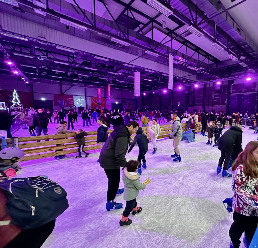 Carnaval à la patinoire d’Autun : près de 400 participants à l’Éduen