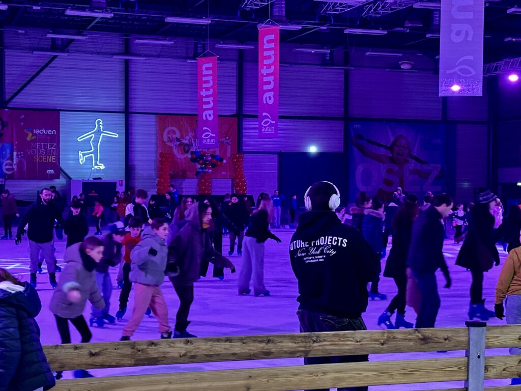 Carnaval à la patinoire d’Autun : près de 400 participants à l’Éduen