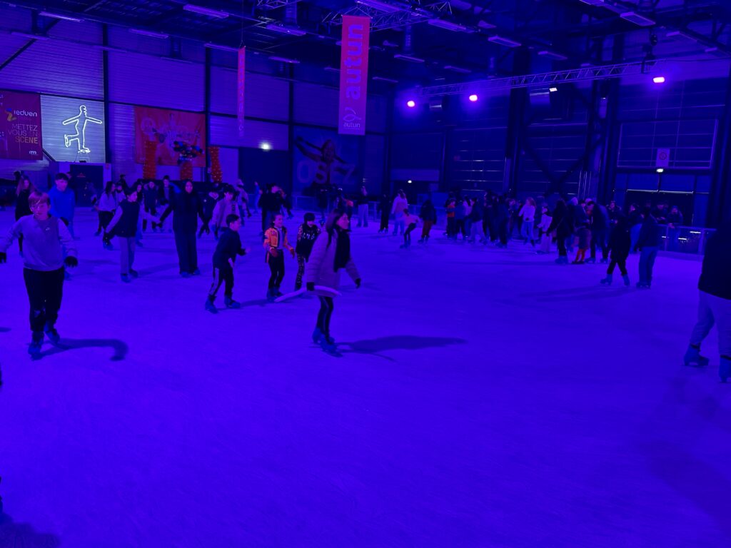 Carnaval à la patinoire d’Autun : près de 400 participants à l’Éduen