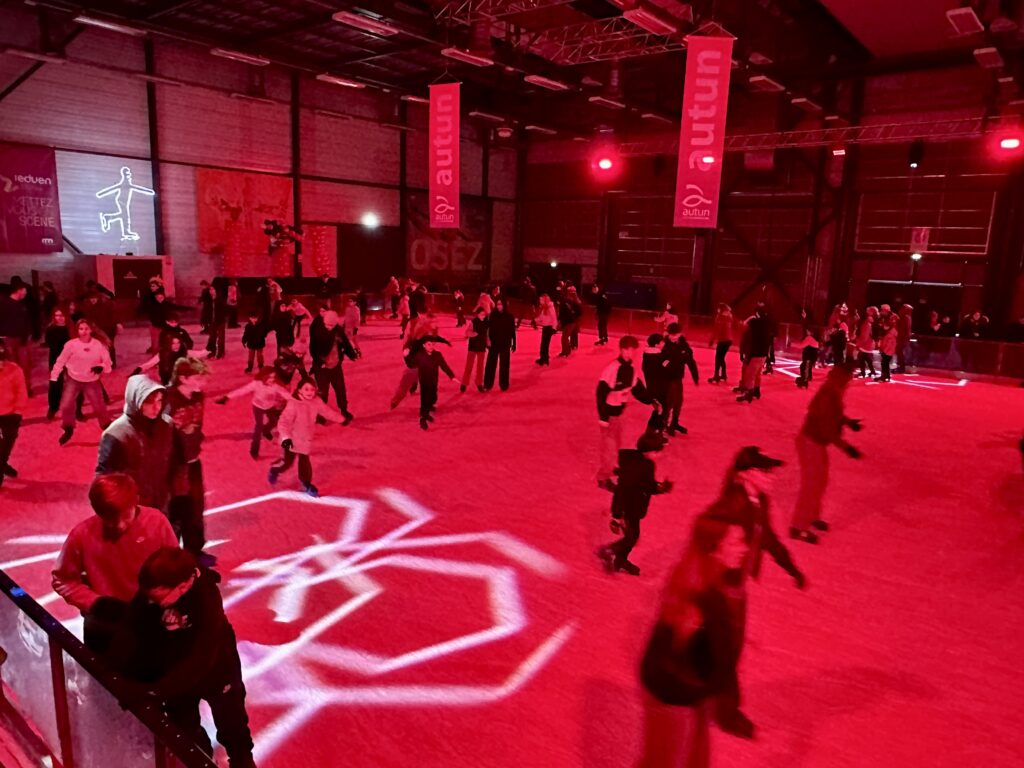 Carnaval à la patinoire d’Autun : près de 400 participants à l’Éduen