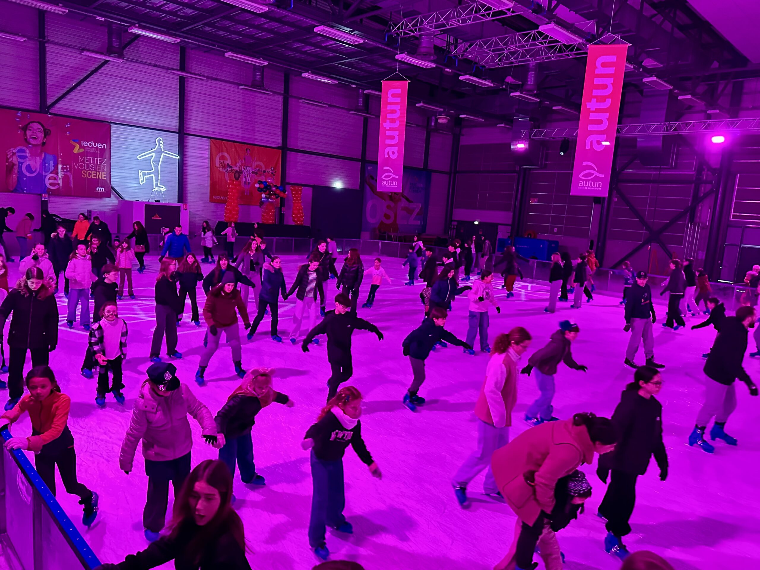 Carnaval à la patinoire d’Autun : près de 400 participants à l’Éduen