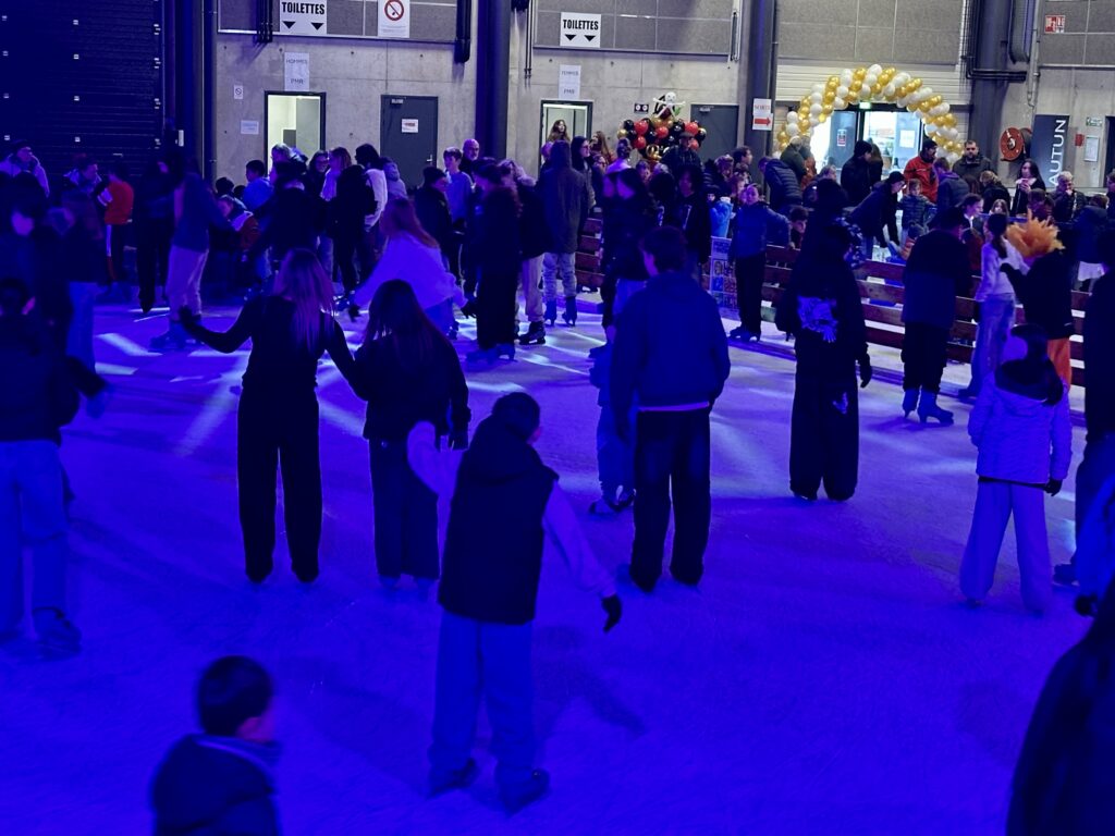 Carnaval à la patinoire d’Autun : près de 400 participants à l’Éduen