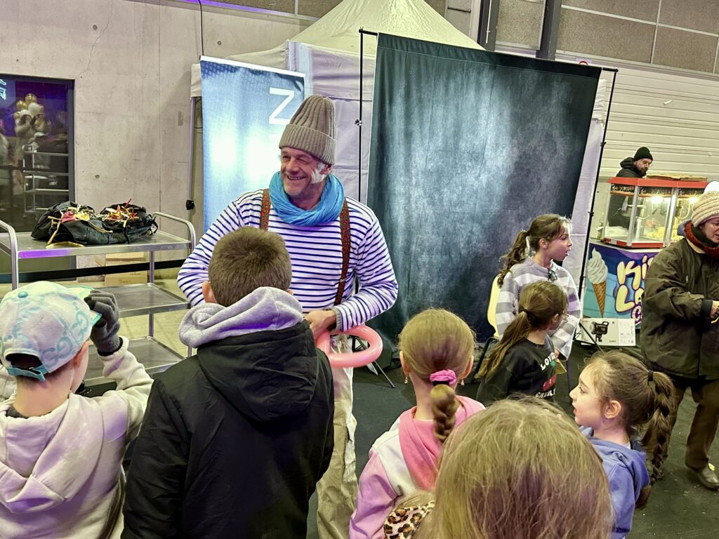 Carnaval à la patinoire d’Autun : près de 400 participants à l’Éduen