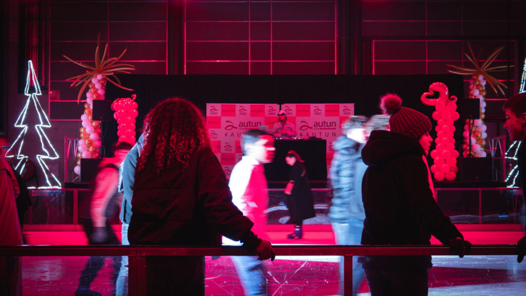 Une Saint-Valentin givrée et festive à la patinoire d’Autun