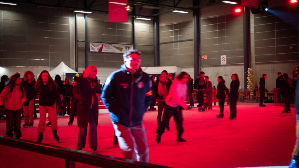 Une Saint-Valentin givrée et festive à la patinoire d’Autun