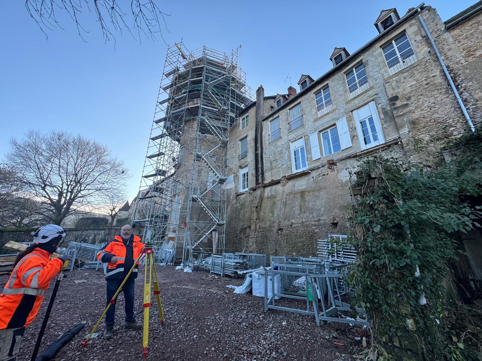 Des travaux en cours sur le hourd médiéval des Hauts-Quartiers