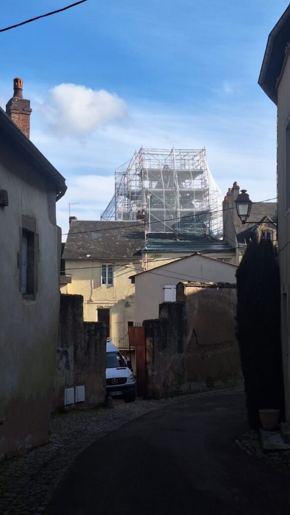 Des travaux en cours sur le hourd médiéval des Hauts-Quartiers