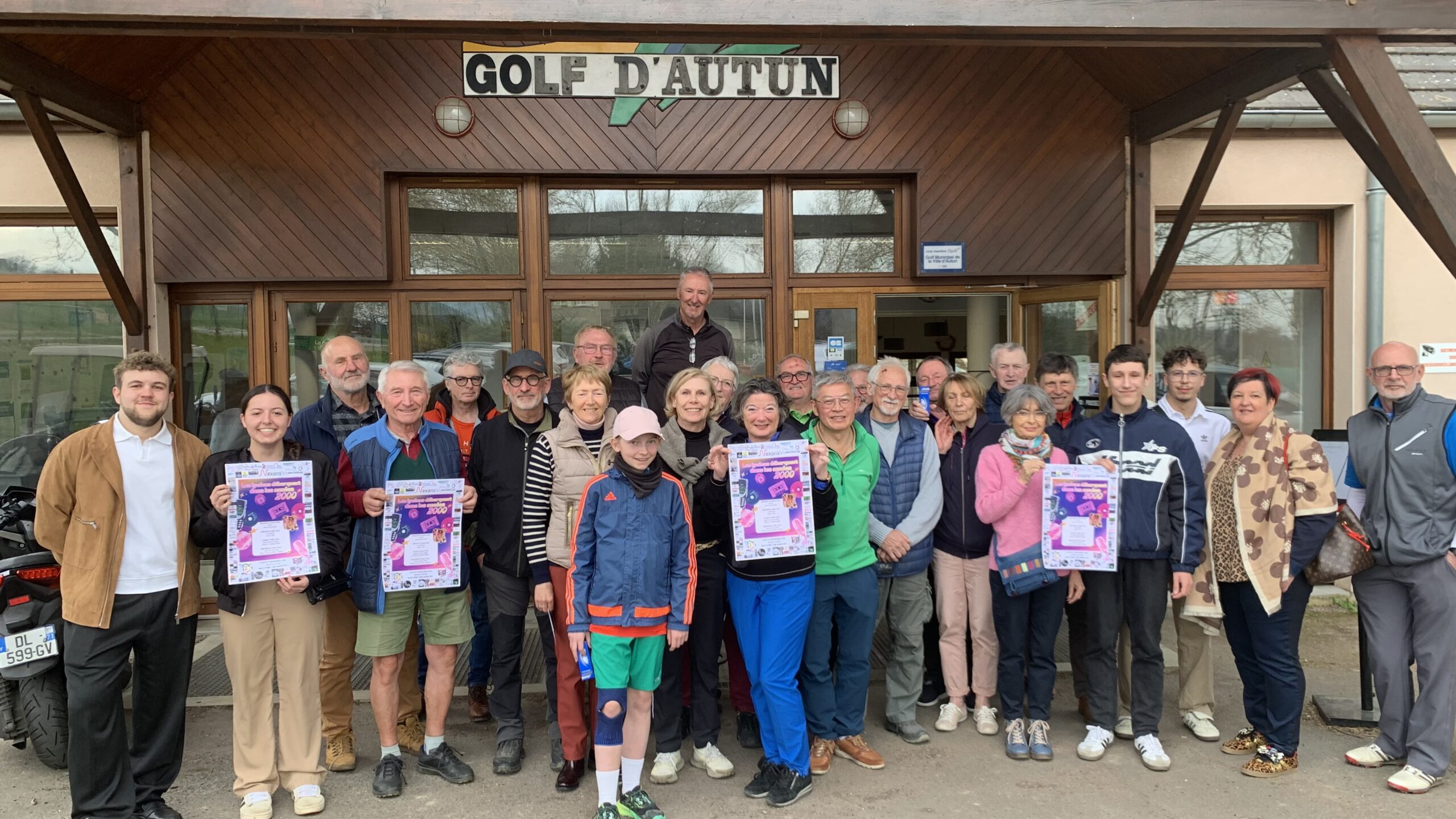 Au Golf d'Autun : des représentants du festival des lycéens 71 et des golfeurs ensemble pour les restos du Cœur de Saône et Loire