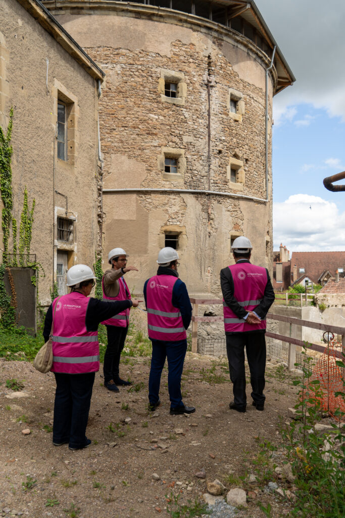 Vincent Chauvet fait visiter Autun au nouveau sous-préfet