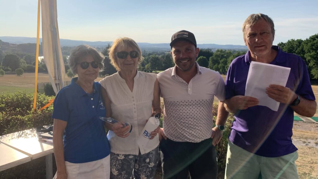 Magnifique dotation et belle participation pour la première coupe BH2o au golf d'Autun