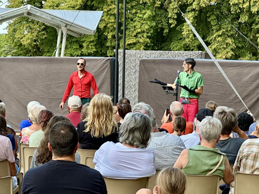 Arts de la Rue : un premier spectacle haut en couleurs