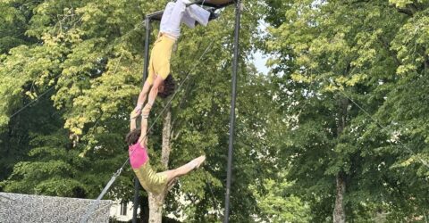 Arts de la Rue : un premier spectacle haut en couleurs