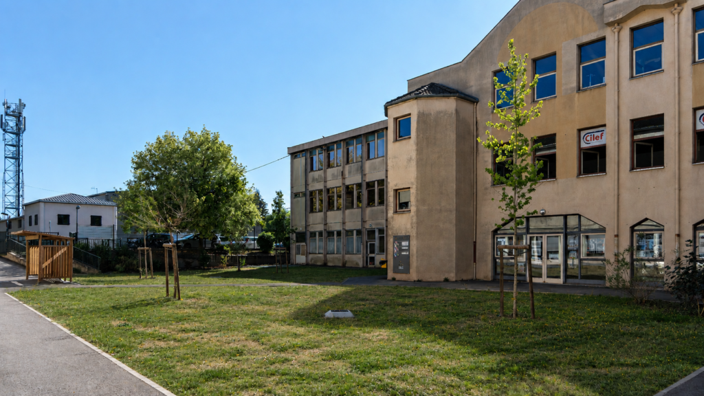Le Forum, rue des Pierres à Autun