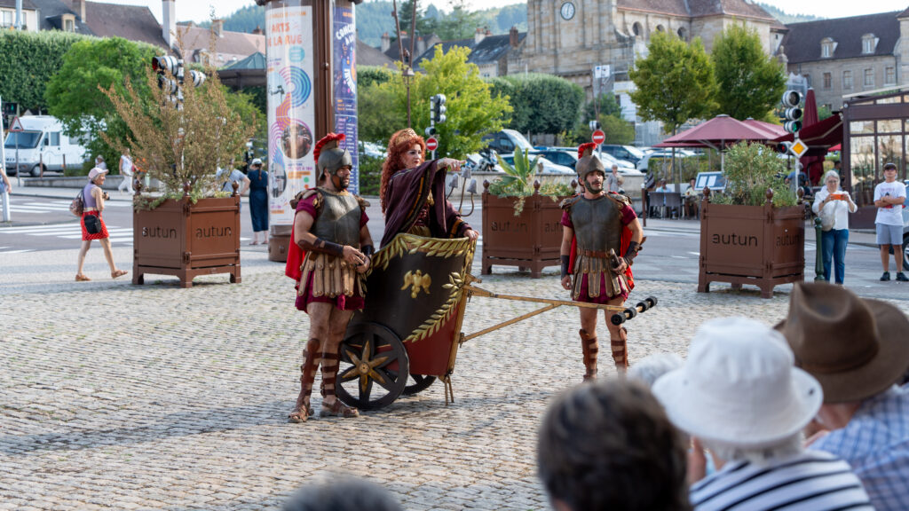 Arts de la Rue : Agrippine a fait rire le centre-ville d'Autun