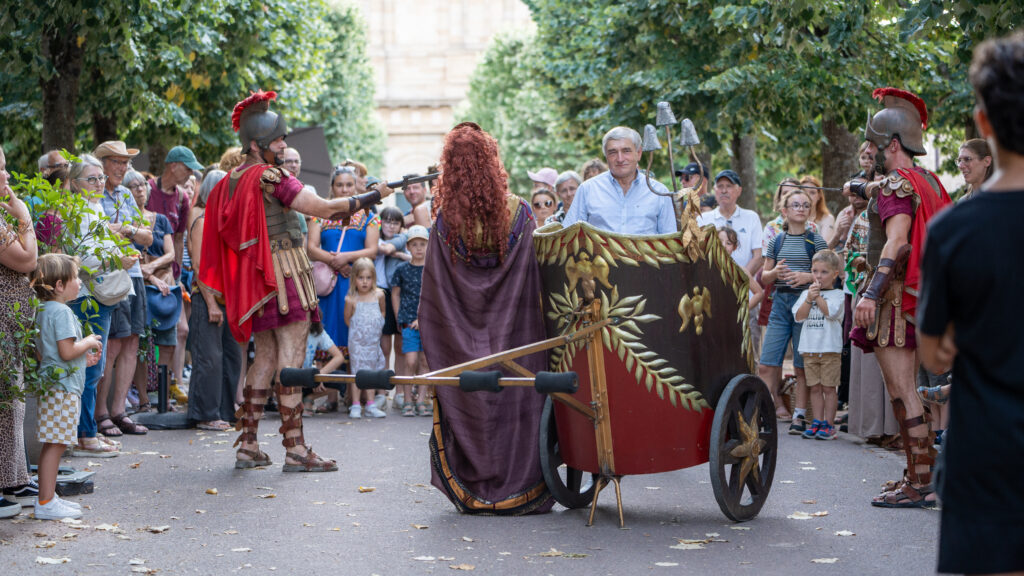 Arts de la Rue : Agrippine a fait rire le centre-ville d'Autun