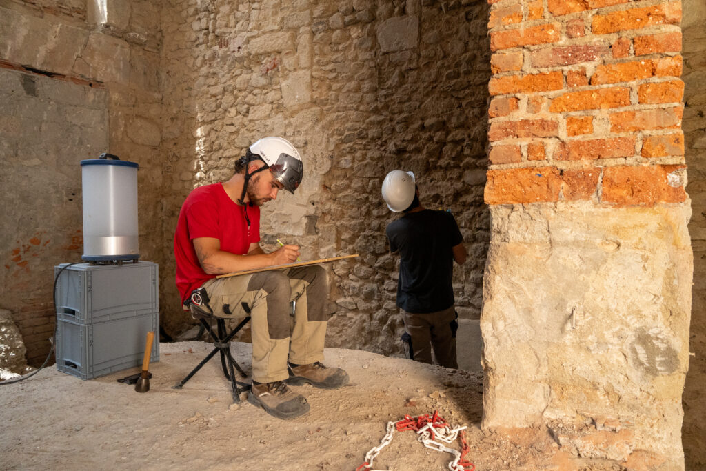 Archéologie : sous les murs du musée Rolin…
