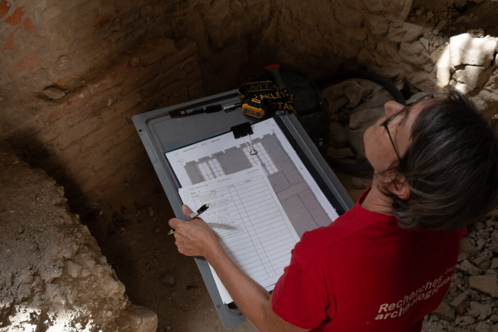 Archéologie : sous les murs du musée Rolin…