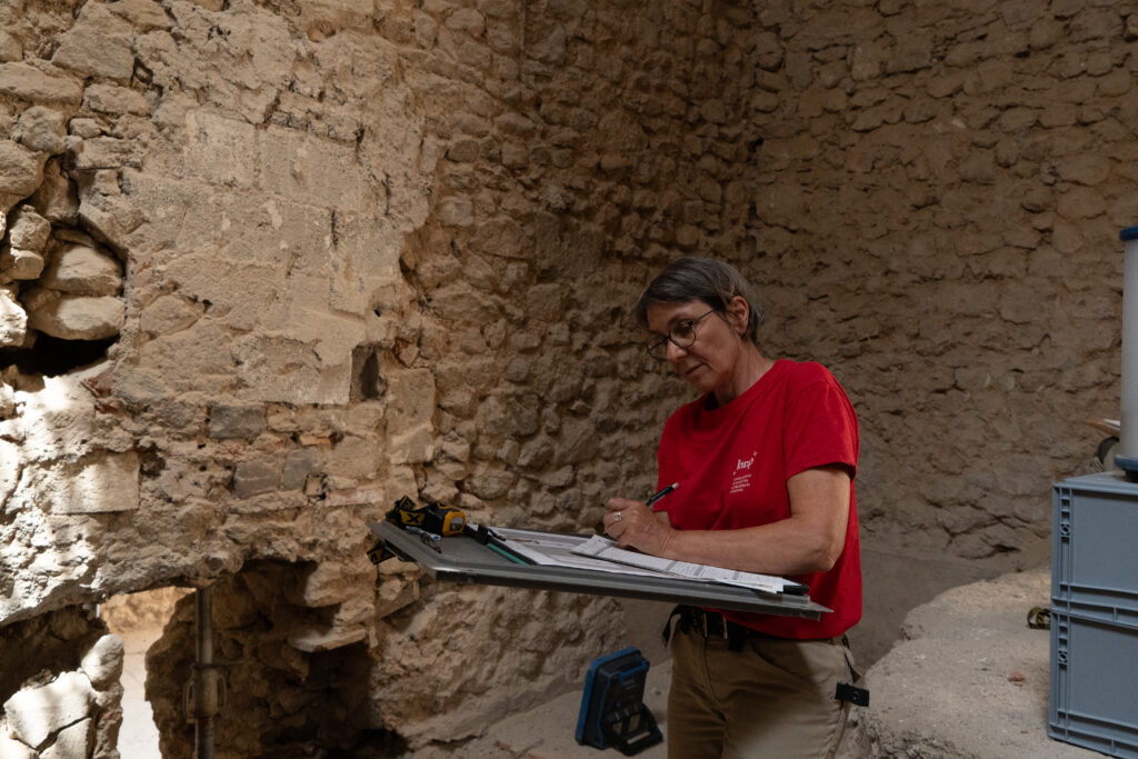 Archéologie : sous les murs du musée Rolin…