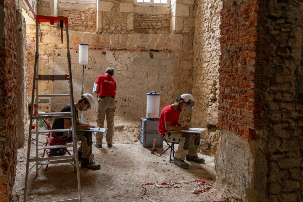 Archéologie : sous les murs du musée Rolin…