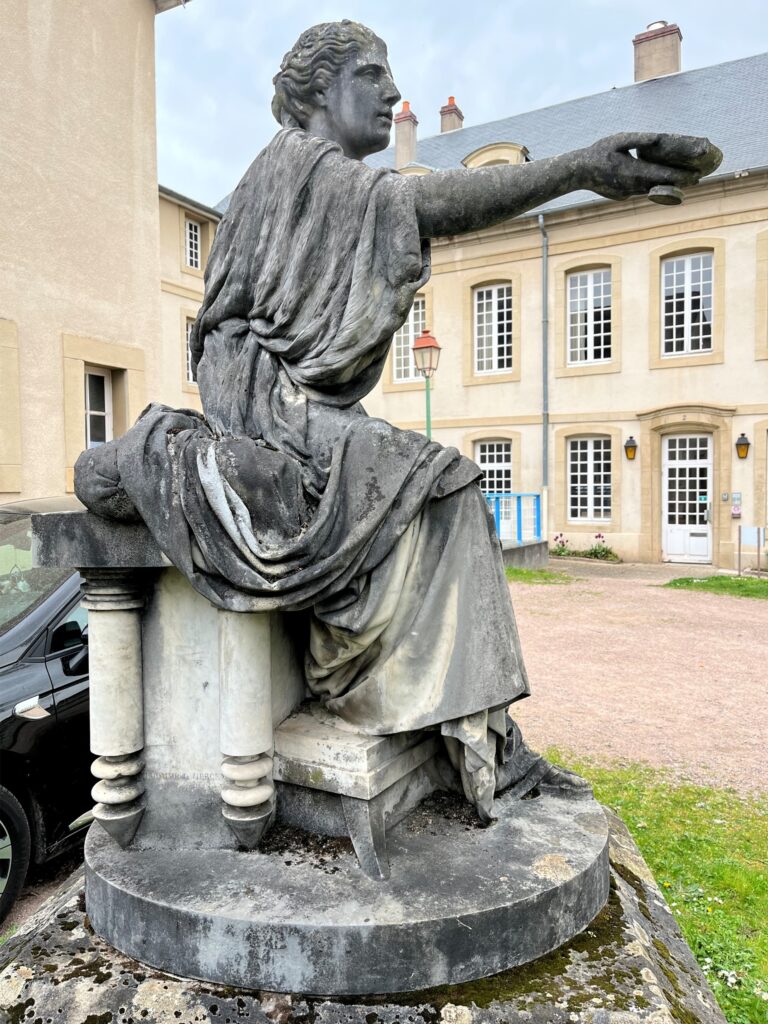 À Autun, la statue de Circé entre en restauration