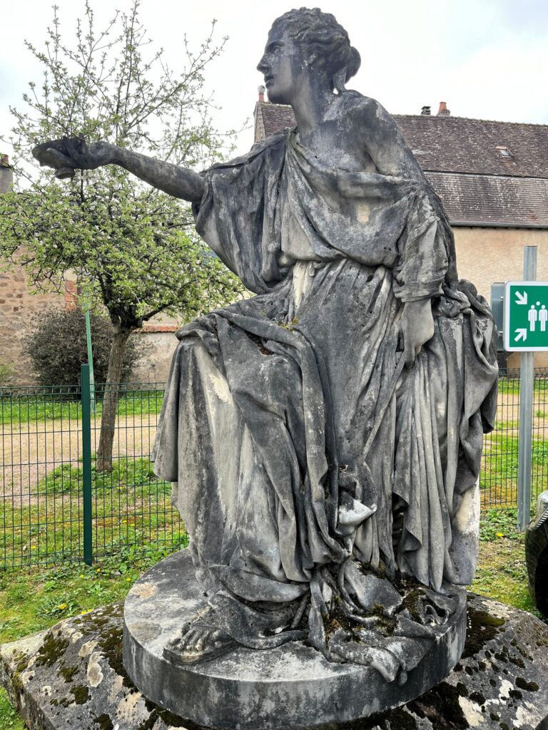 À Autun, la statue de Circé entre en restauration